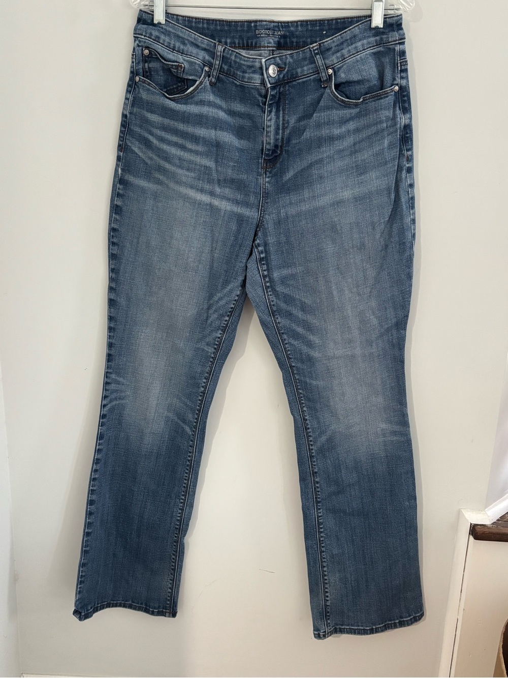 🦋Chico's Medium Blue Cropped Straight Jeans - Picture 3 of 12